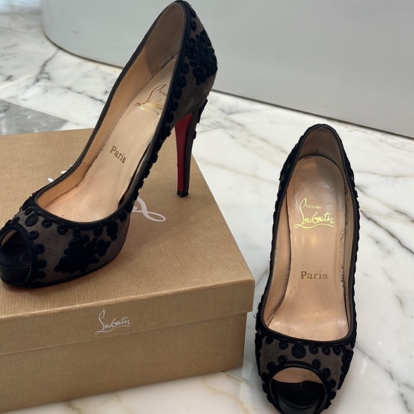 Christian Louboutin detailed black laced heel height 100/4inch - Picture 3 of 3